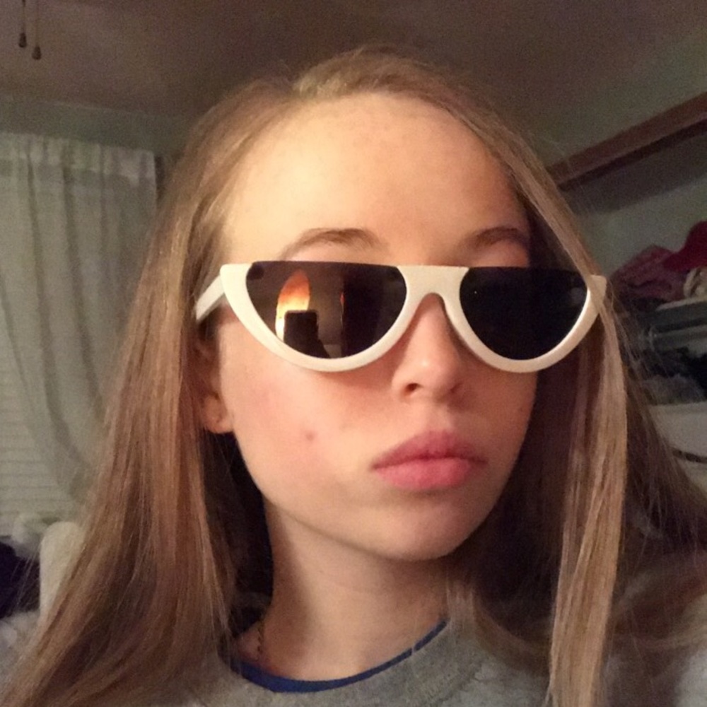 SUNGLASSES